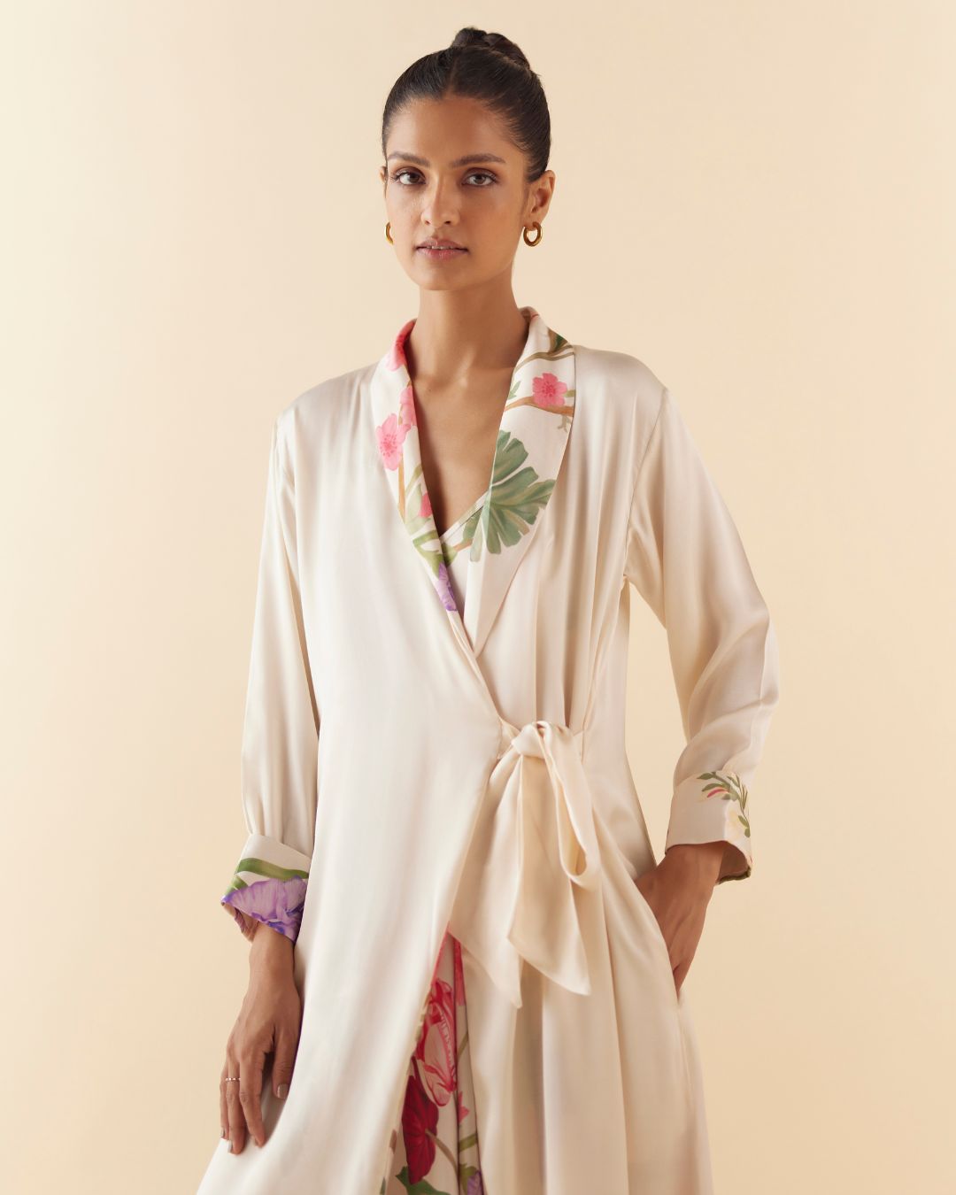 Cuffed Lounge Robe in Floral Dream – Saahra