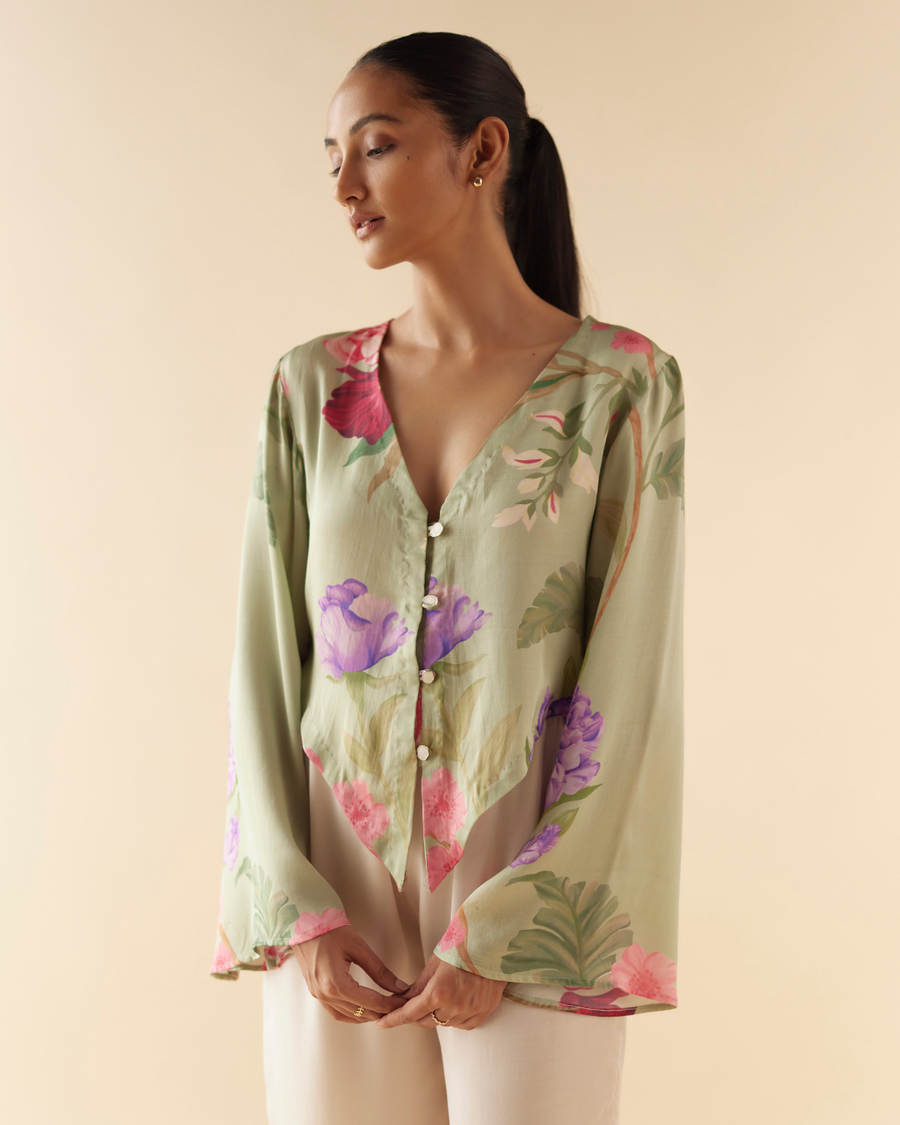 V Lounge Shirt in Green Floral Dream