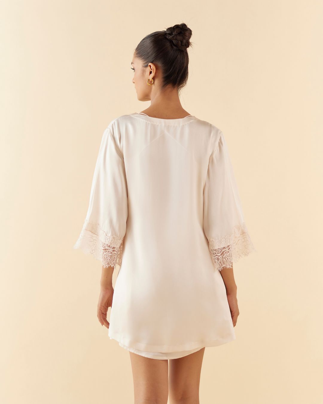 Silk Robe in Ivory White – Saahra