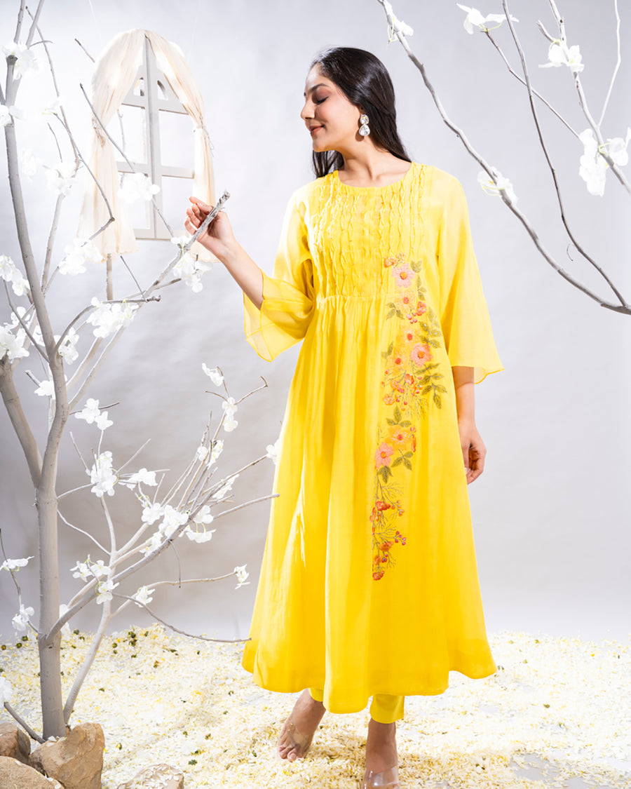 Zoya Yellow Chanderi Kurta Set with Floral Applique Spray