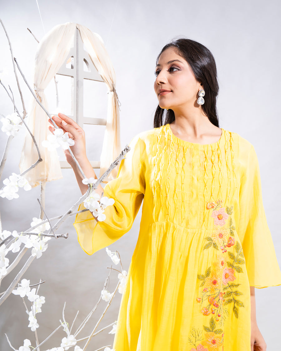 Zoya Yellow Chanderi Kurta Set with Floral Applique Spray